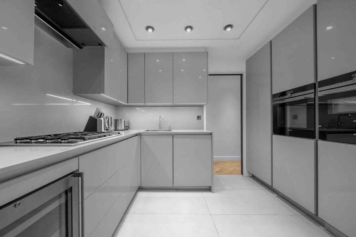 J-Mr Selfridg gallery image 3