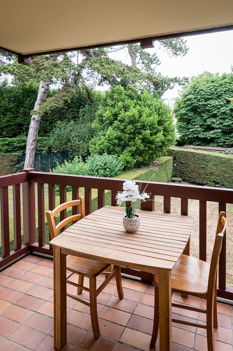 Popular Airbnb listing: 2 rooms, terrace, sea, beach in Tourgéville