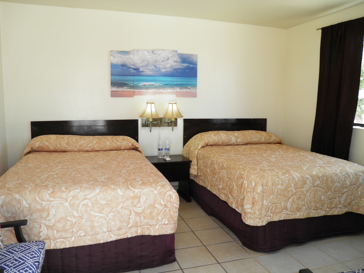 #36 طابق واحد  2 سرير كامل تلفزيون الأقمار الصناعية.  مكيف الهواء  الثلاجة والقهوة صانع. حمام خاص فندق سيسايد سان فيليبي باخا كاليفورنيا