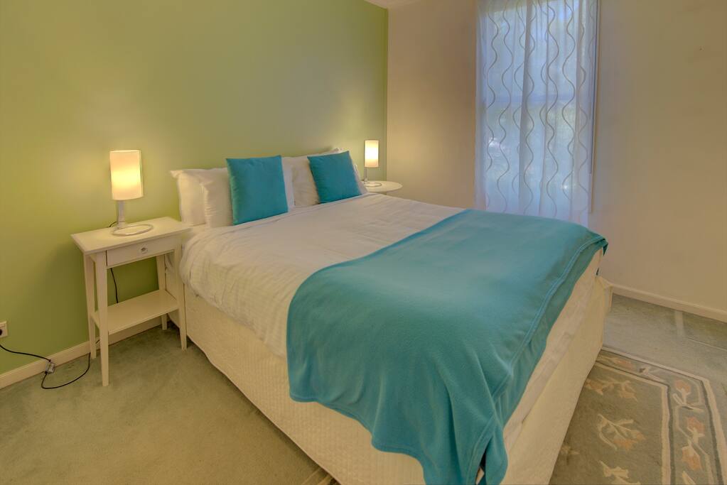 Bedroom 1 with queen size bed