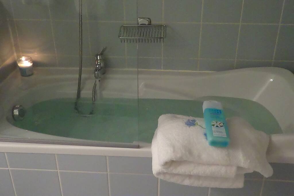 salles de bains avec baignoire
