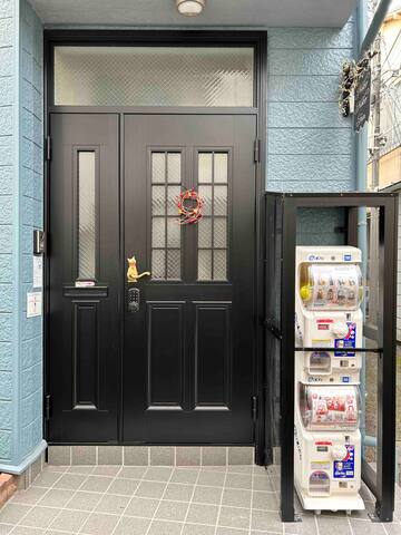 Neko Neko Inn – cat themed home in Shibuya gallery image 2