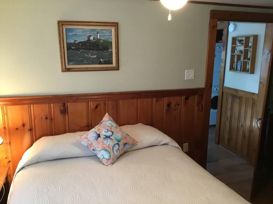 Bedroom 1-Queen Bed