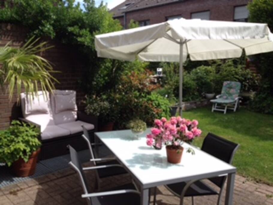 Relaxing Zone! Schöne Terrasse mit Garten