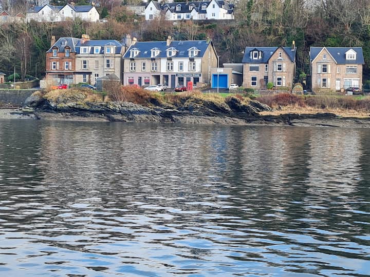 Superb Loch Side Apartment with Sea & Sunset Views