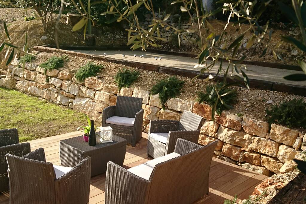 Terrasse commune et boulodrome