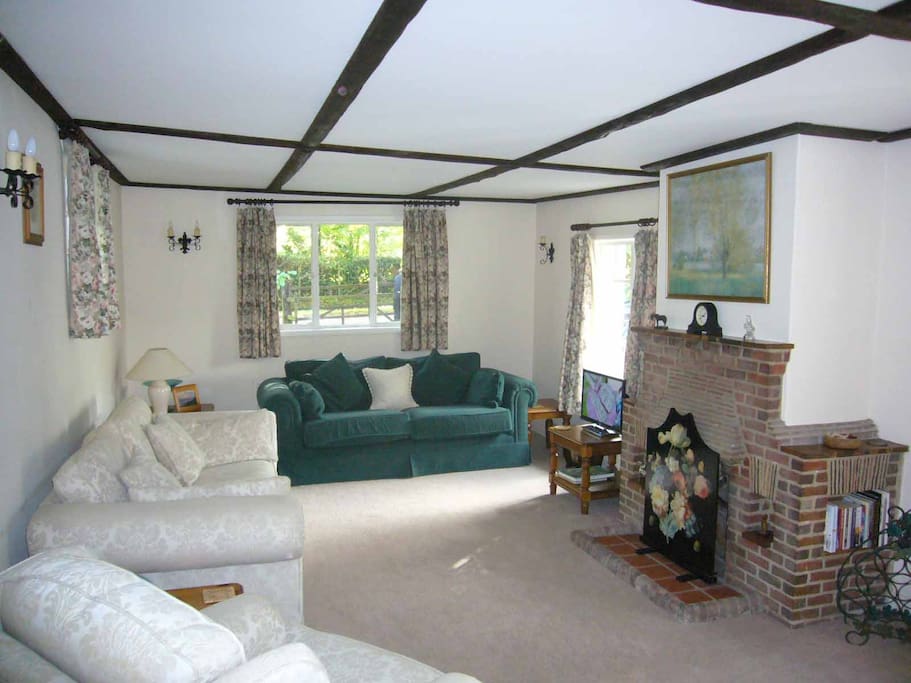 Spacious Lounge with TV