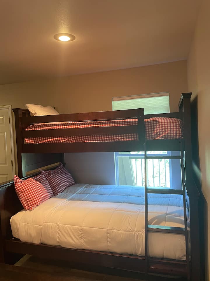 Ski In/out Reno'd 1 Br Corner Condo. - Sandpoint, ID