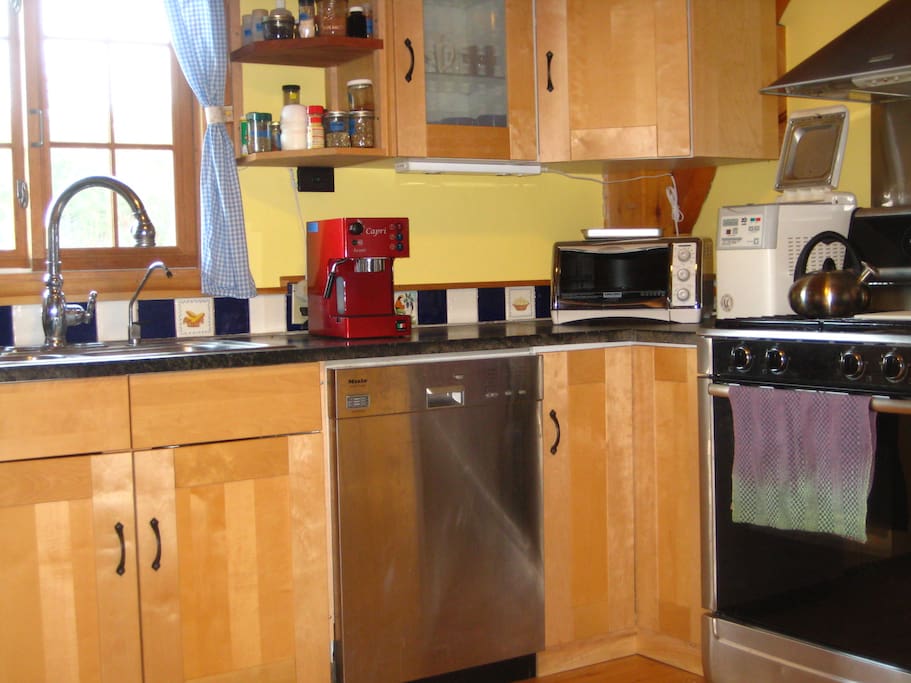 kitchen, d/w, filtered water, cappuccino maker