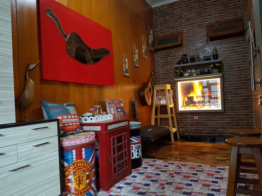 Guest Room with British Corner