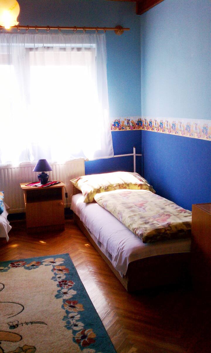 Chambre #2 avec 3 lits
