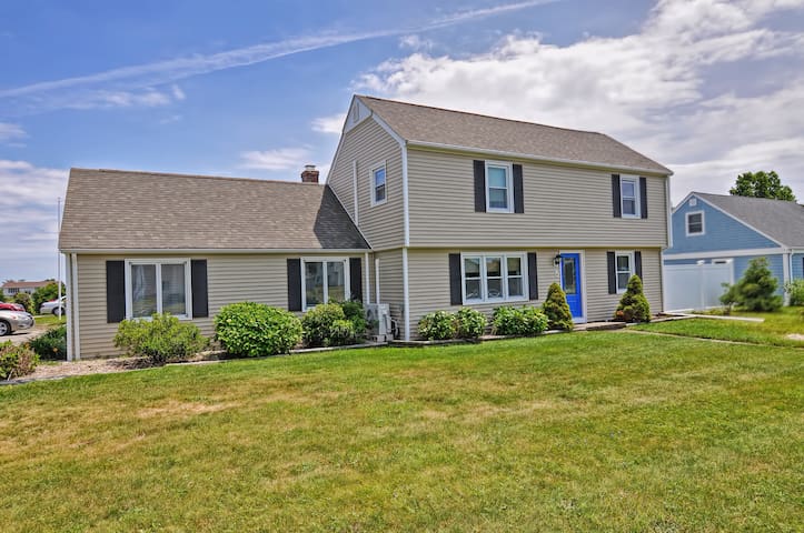 Great House, Great Location, Free Beach Parking