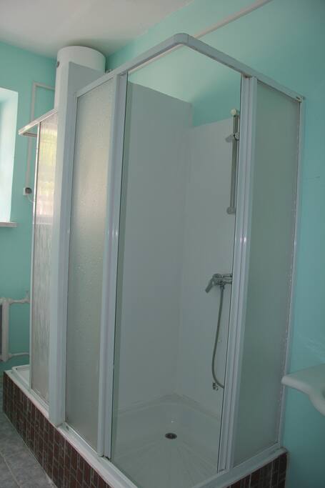 Public shower unit
