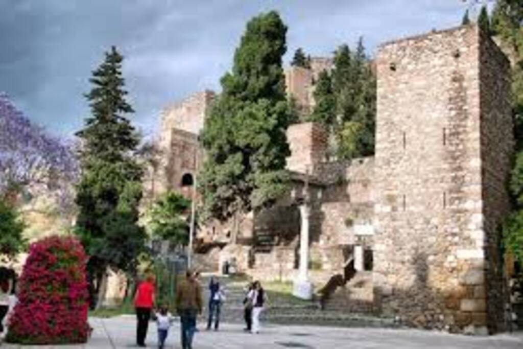 Alcazaba 3 minutos andando