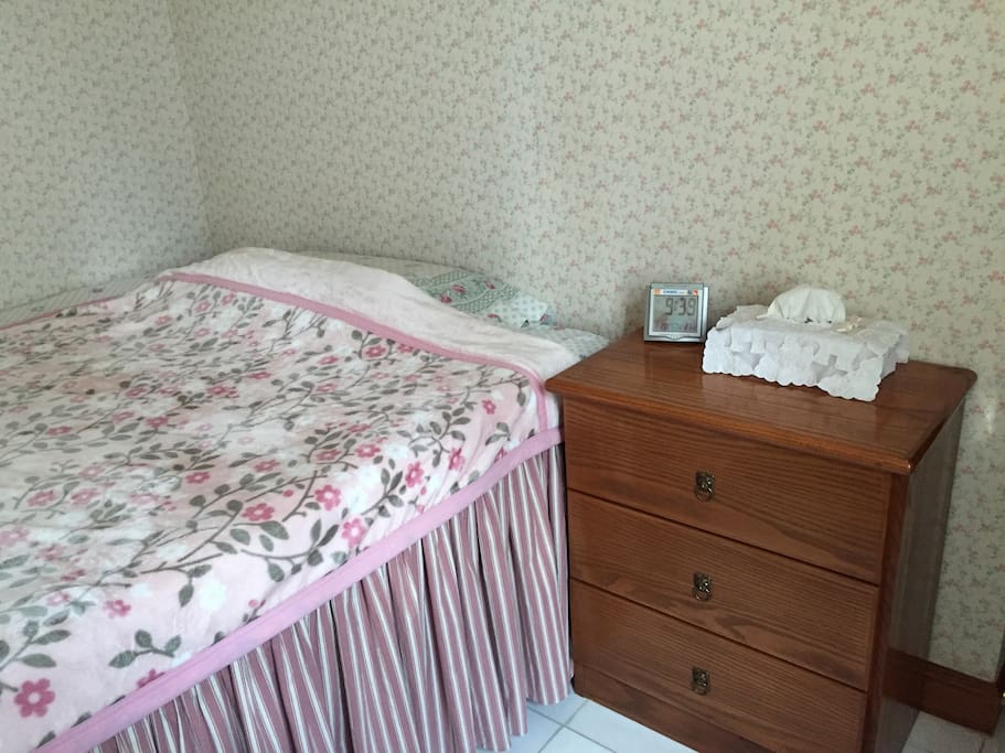 The bed room for guests (bed size 142cm x 220cm)