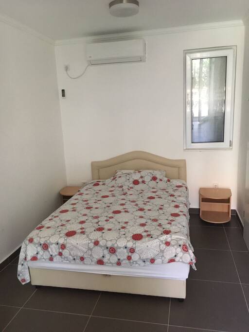 Double bed in the bedroom