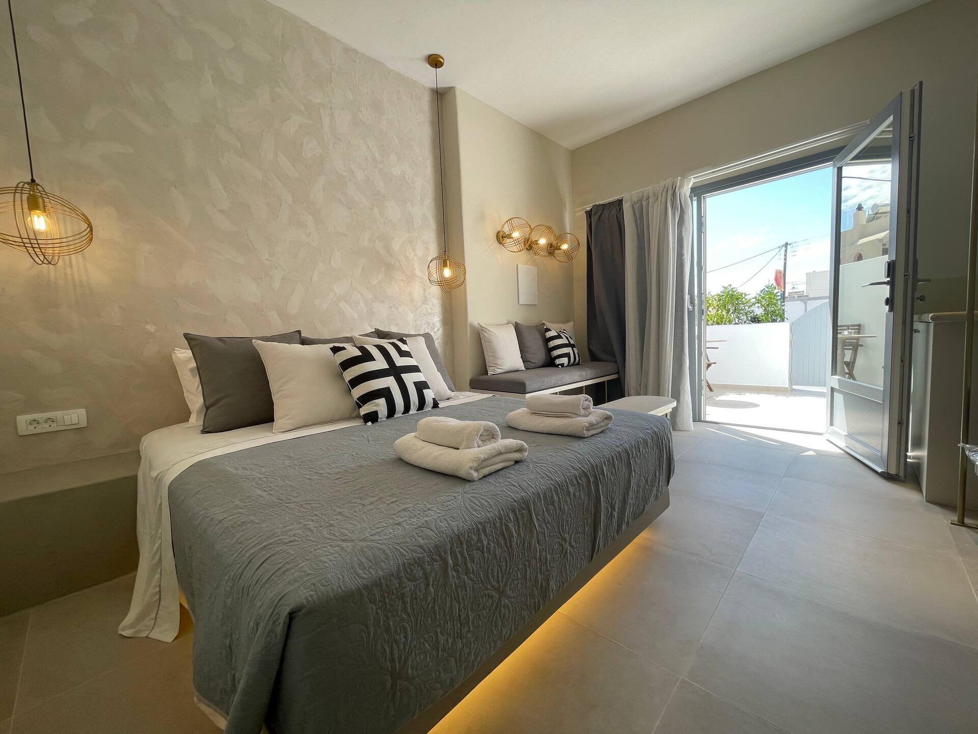 Selyna, New modern apartment in Santorini!