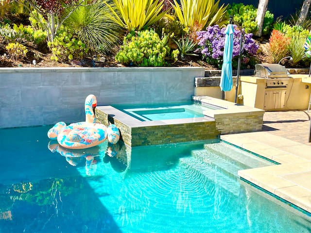 Beautiful Home w/Pool & Spa 1.2 Miles to the Beach gallery image 3