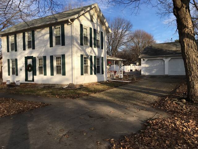 Airbnb Henry Vacation Rentals Places To Stay Illinois