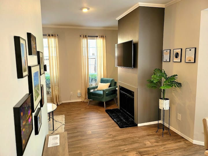 Updated Ground Floor Condo In Prime Location! - Highland Park, TX