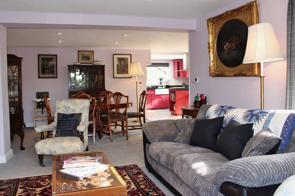Sitting room looking through to the kitchen.