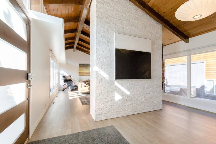 Hillcrest Manor-Mid Century Modern 1963 Art House gallery image 5