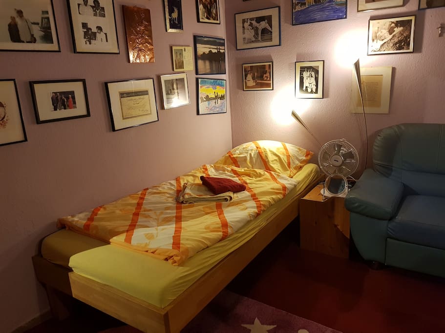 Double Room in Lakeside Smoker Apartment