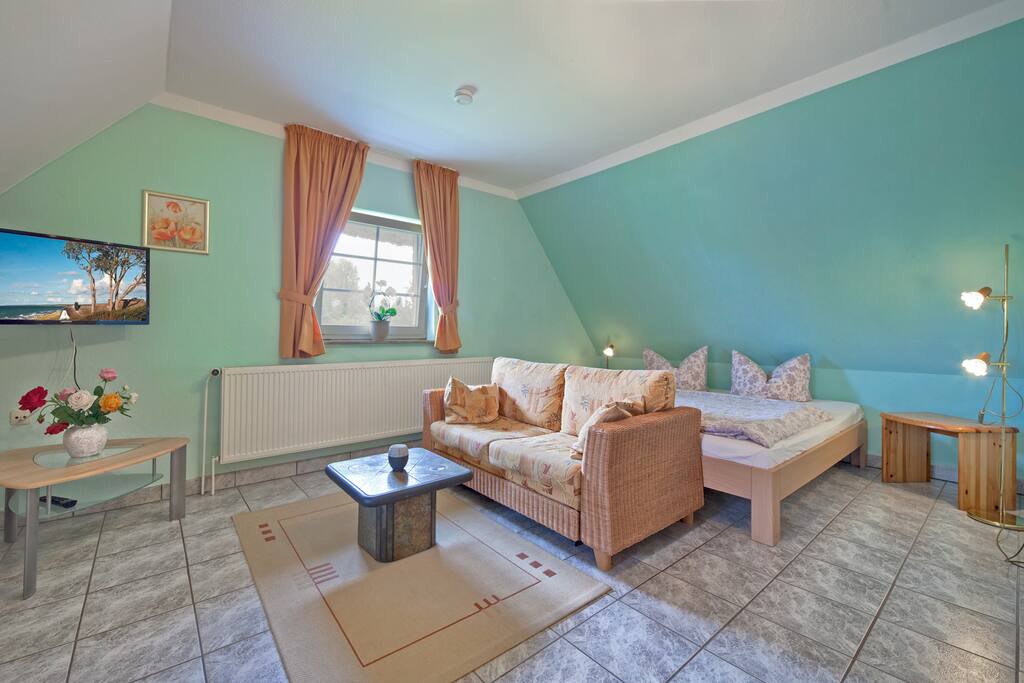 Appartment _ Sofa & Doppelbett