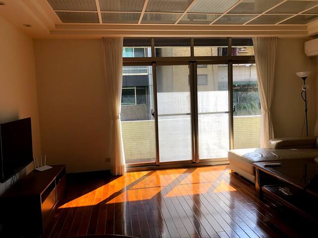 Cozy Apartment by Yong Kang Park