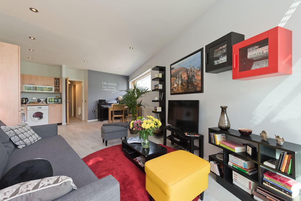 Living room, high tech 40" TV and sounds system to enjoy a good drink or a good movie.