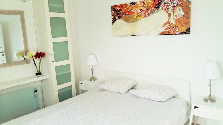 Bedroom 1 with wardrobe, air conditioning and sea view