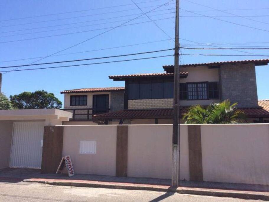Nossa casa!
Vista de frente, aluguel temporada da parte superior!