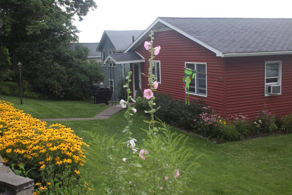 Forever Red Cottage on Cayuga Lake Houses for Rent in Seneca Falls, New York, United States