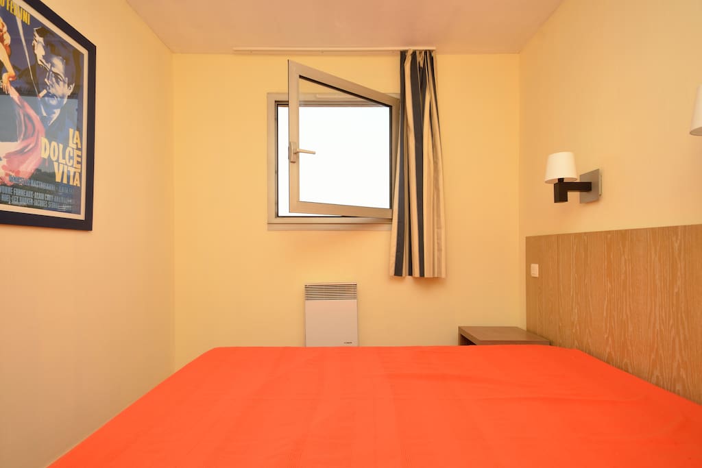 La chambre avec lit double