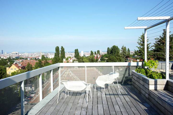 Modern Villa with Stunning City View gallery image 5