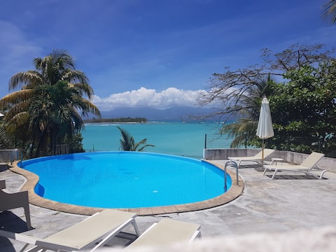 Charmant studio avec terrasse vue mer et piscine