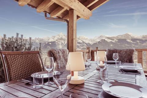 Isikhala, a luxury family chalet, sleeps 10