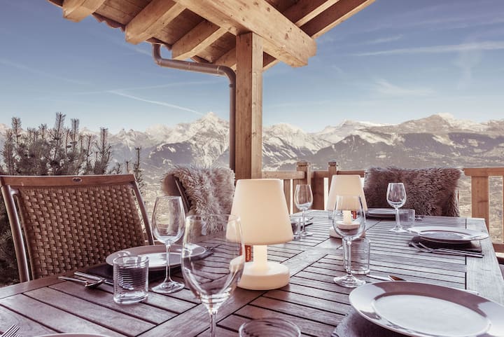 Isikhala, a luxury family chalet, sleeps 10