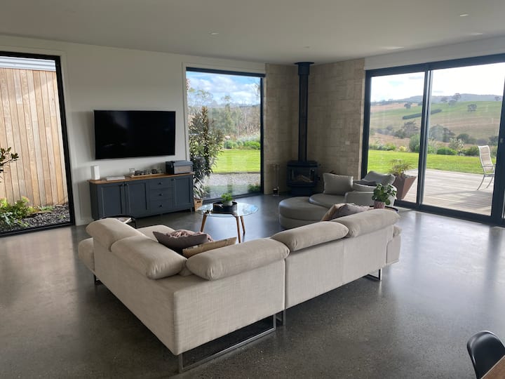 Luxury Modern Farm Stay With Country Living. - Greendale