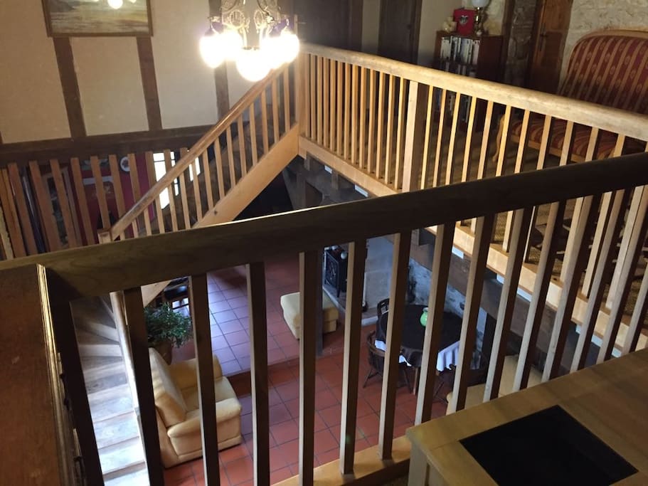 Gallery landing to the bedrooms.