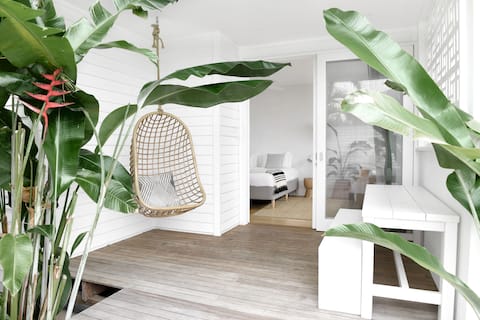 Luxe Guesthouse Byron Bay I Bask & Stow SALT Suite