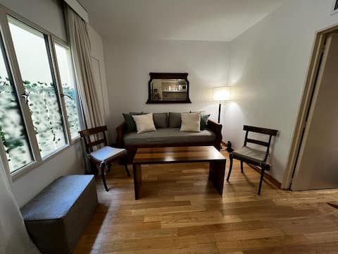Popular Airbnb listing: Luxury Recoleta, steps to the Foreign Ministry, Pza San Martín in Ciudad Autónoma De Buenos Aires