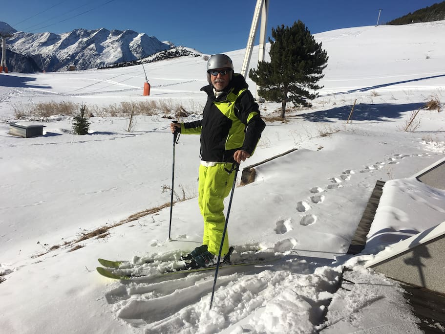 skis aux pieds, et jolie vue