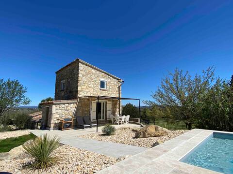 Stone farmhouse, pool, A/C, privileged setting