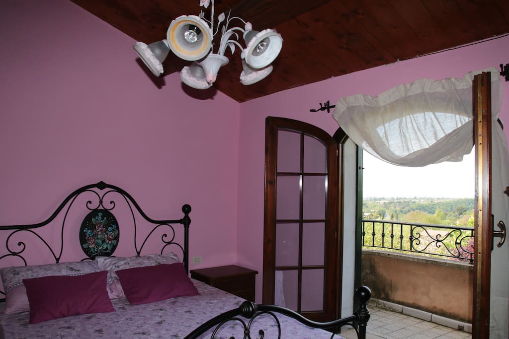 camera rosa-veduta