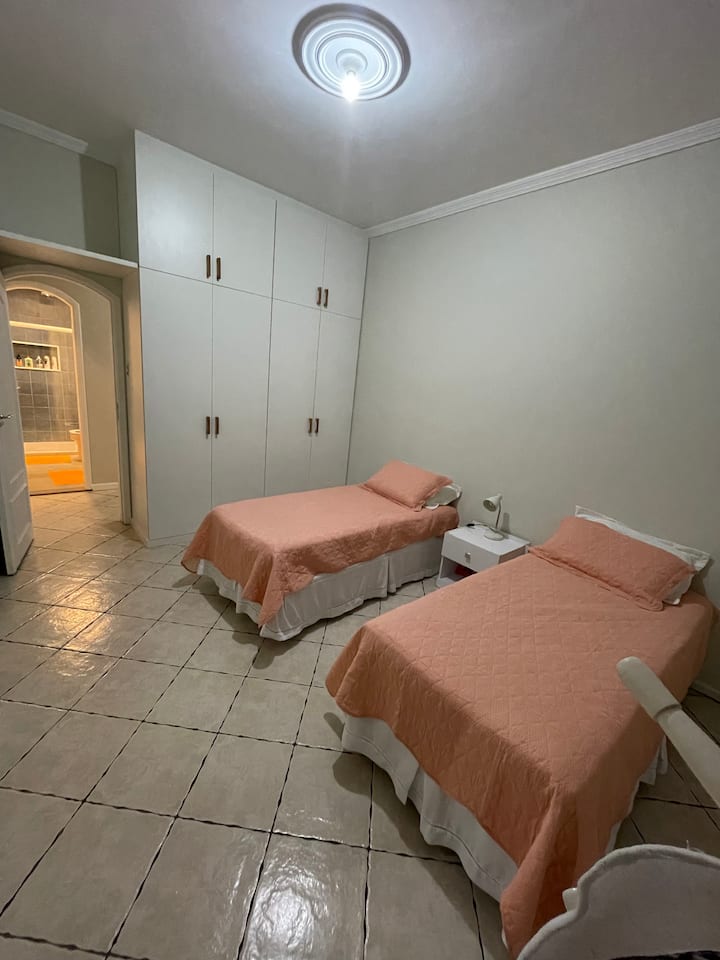 Dormitorio 2: 3 camas individuales. 
Dormitorio 2: 3 camas individuales.