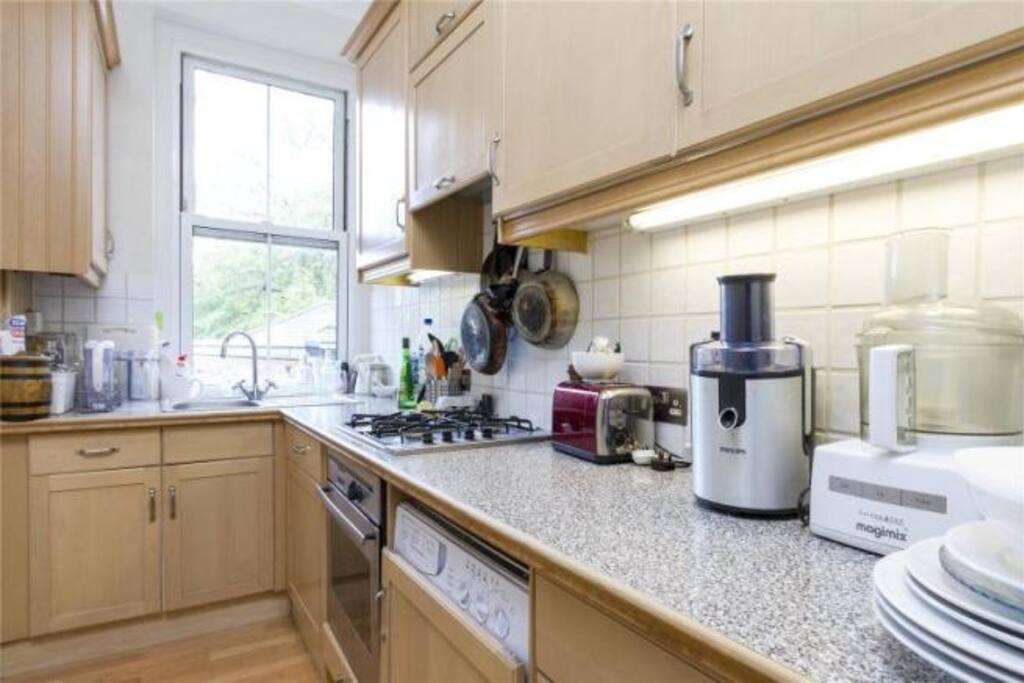 The kitchen (fully-equiped)