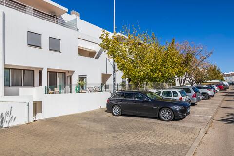 Spacious apartment in a great neighborhood