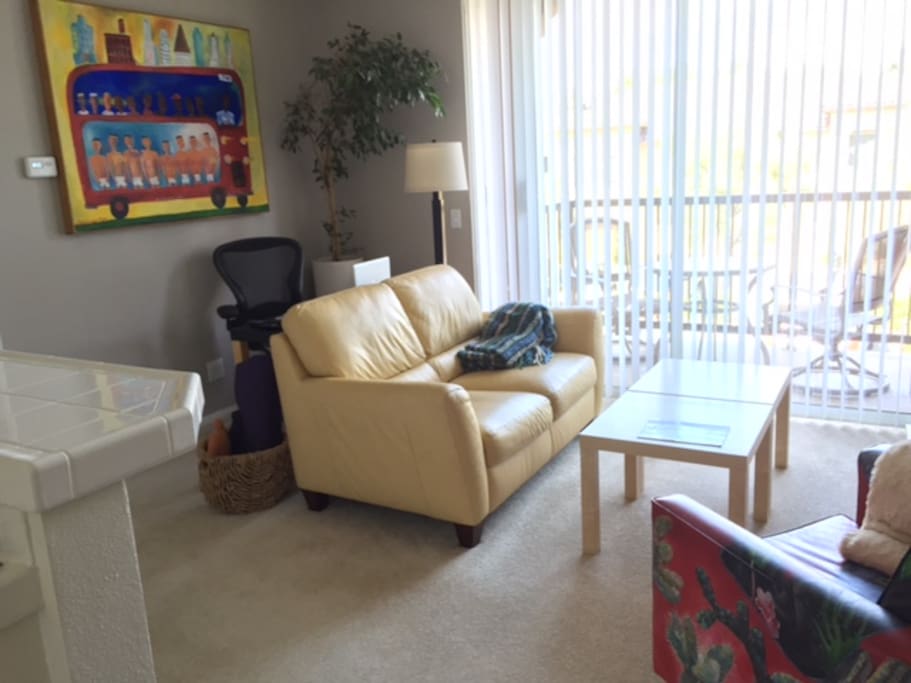 Sunny unit, with desk, balcony and wifi