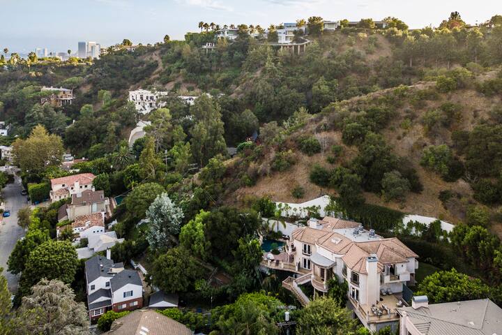 Beverly Hills Mansion w/ Pool Spa Sport Court gallery image 5